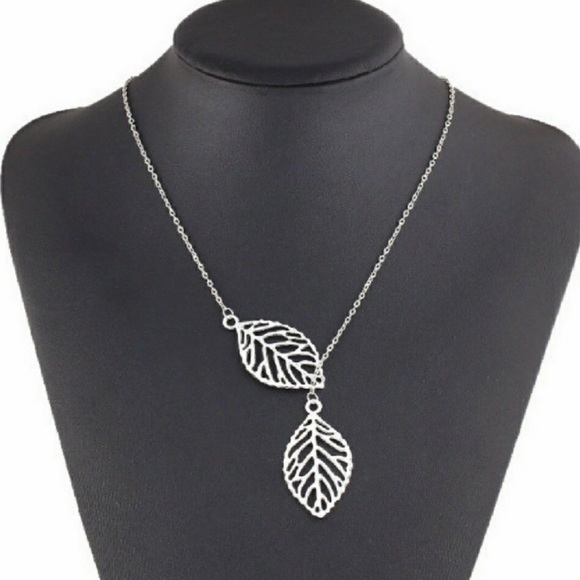 Double leaf necklace silver tone NWT - Picture 1 of 9